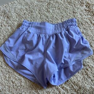 Lululemon Hotty Hot low rise 2.5 inch shorts